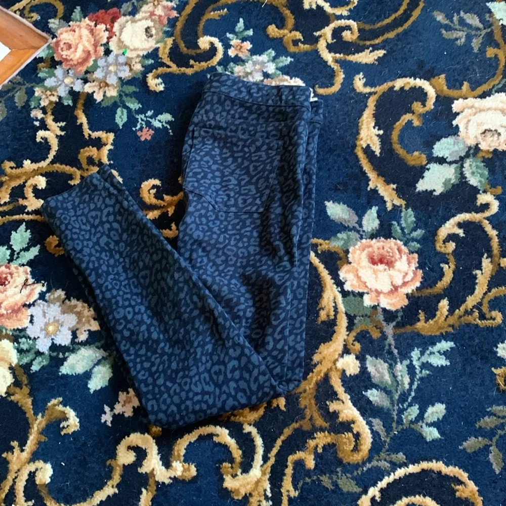 Spanx pull on stretch jeans/jeggings in blue‎ leopard. Worn 3x. Retsil 129